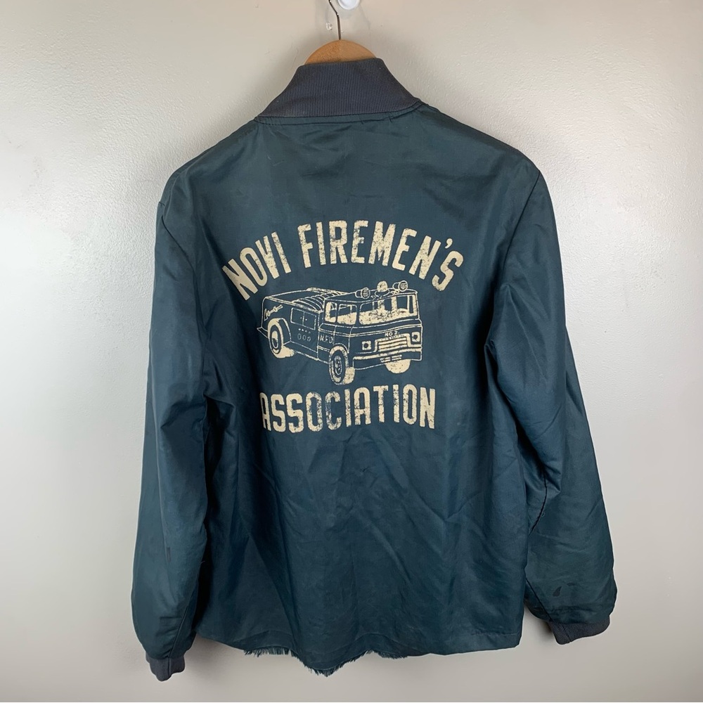 True Vintage Jacket Windbreaker Back Graphic Fire Truck  Snaps Mens M Flaws Blue - Picture 3 of 16